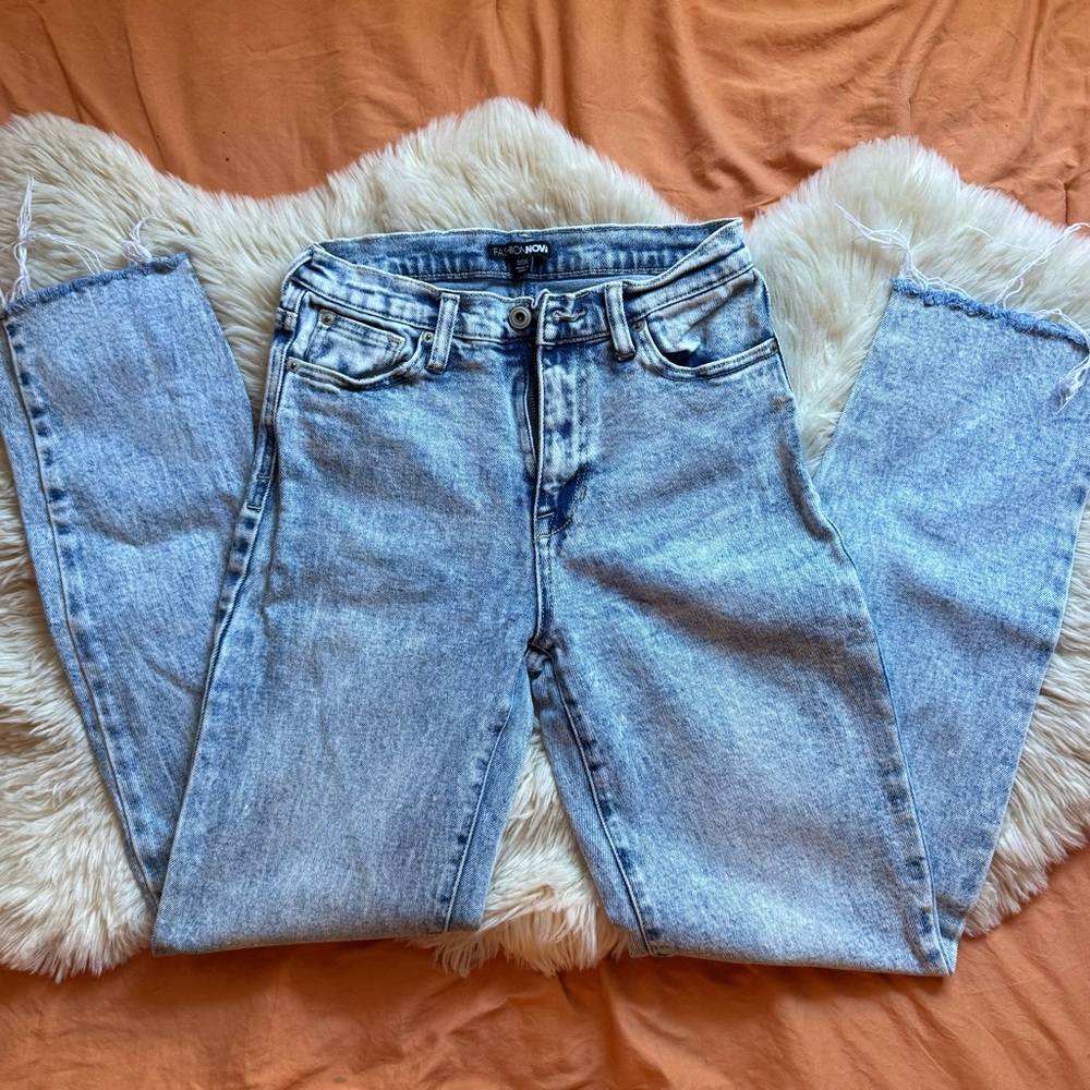 Fashion Nova Light Blue Acid Wash Denim Raw Hem Stretch High Rise Jeans Sz 3 /26